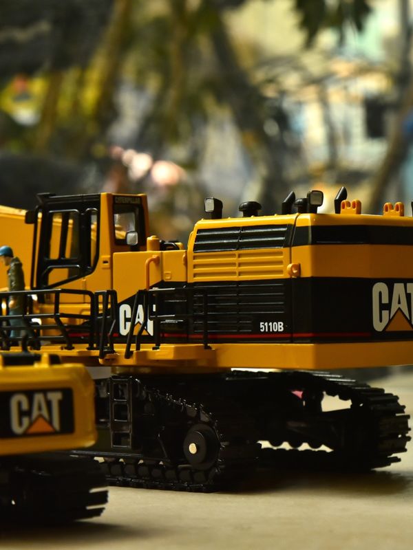 カーター CAT5110B大型掘削機コレクション モデル エンジニアリング 車両 組み合わせ 金属 シミュレーション 手品 飾り