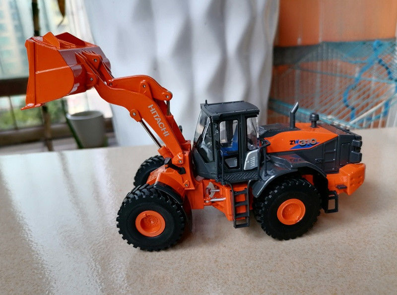 本物の1/50 ヒタチ ZAXIS250LC-5 ZX200 ZX350LC-6 掘削機 鋳型玩具