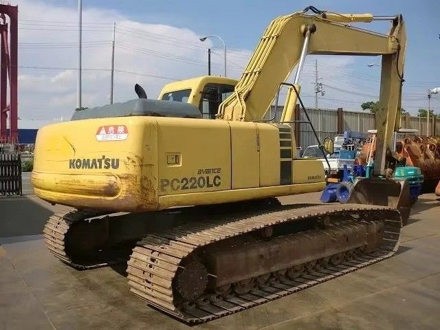 復元されたカミンズエンジンを持つ古製のコマツーPC200-6掘削機