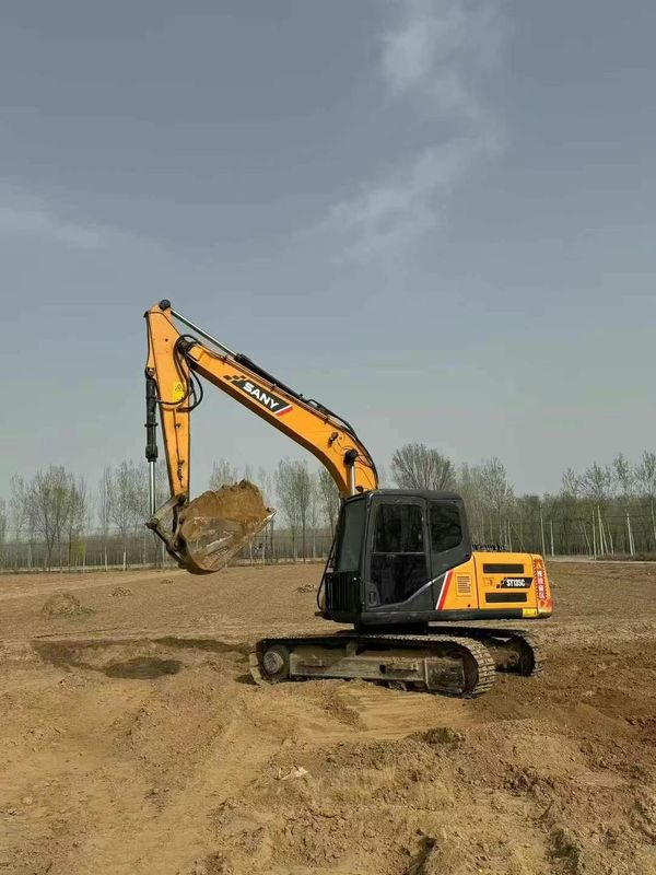 使用されたSANY SY135 13.5 トンの掘削機 建設 鉱業 移動用