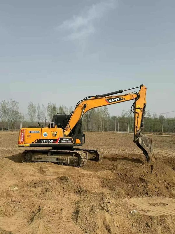 使用されたSANY SY135 13.5 トンの掘削機 建設 鉱業 移動用