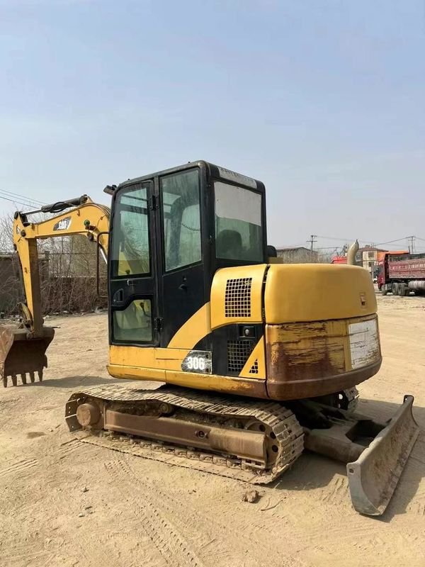 作業 に 備え て いる 中古 306D 掘削 機 良好 な 整備 信頼 できる 状態