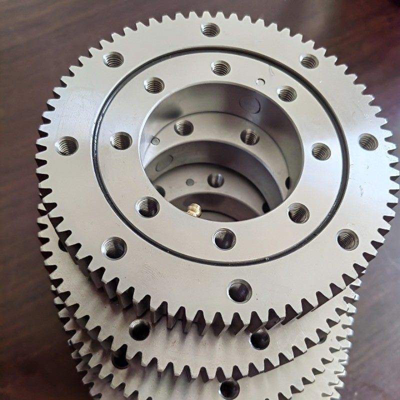 ヘビーデューティー油圧ショベル旋回ベアリング 011.45.1600.03 ロータリーテーブルギアベアリング