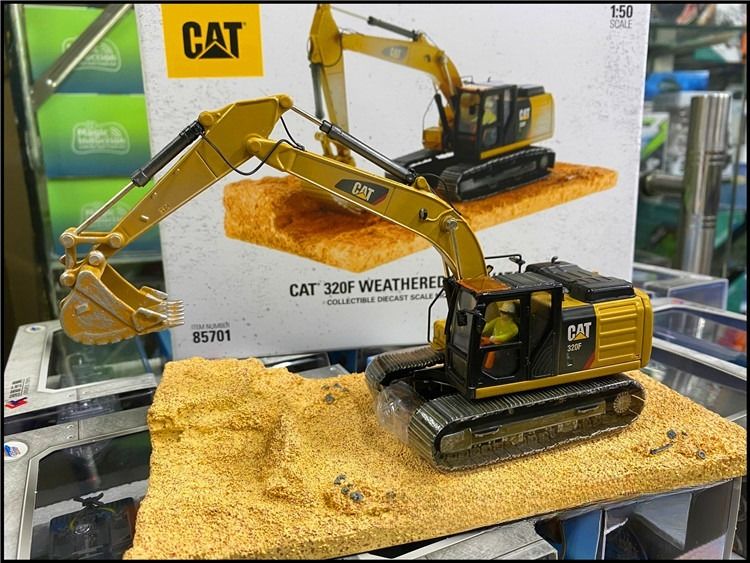 Diecast Masters DM 85701 Caterpillar 320F 油圧ショベル 1:50 ダイキャスト製エンジニアリングモデル