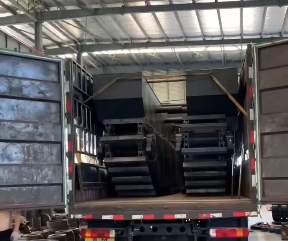 オーダーメイド 20 トン両生掘削機ポントン 沼地湿地柔らかい地形プロジェクトのための浮遊車体