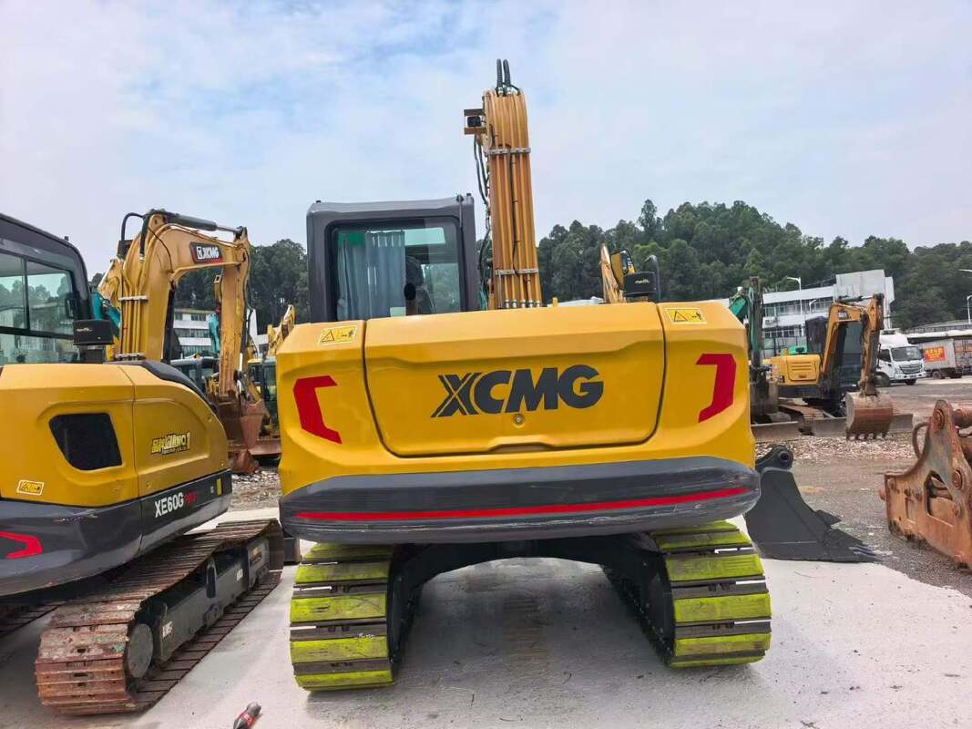 油圧せん断が付いているゴムパッドトラックシューが付いている98%新しいXCMG XE75G掘削機