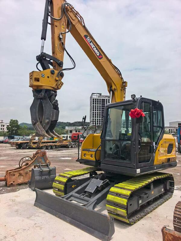 油圧せん断が付いているゴムパッドトラックシューが付いている98%新しいXCMG XE75G掘削機