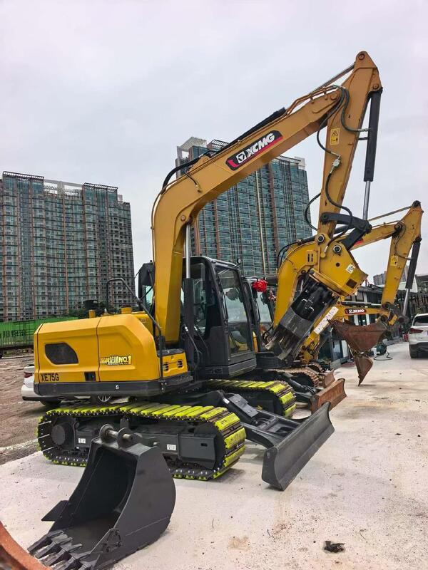 油圧せん断が付いているゴムパッドトラックシューが付いている98%新しいXCMG XE75G掘削機